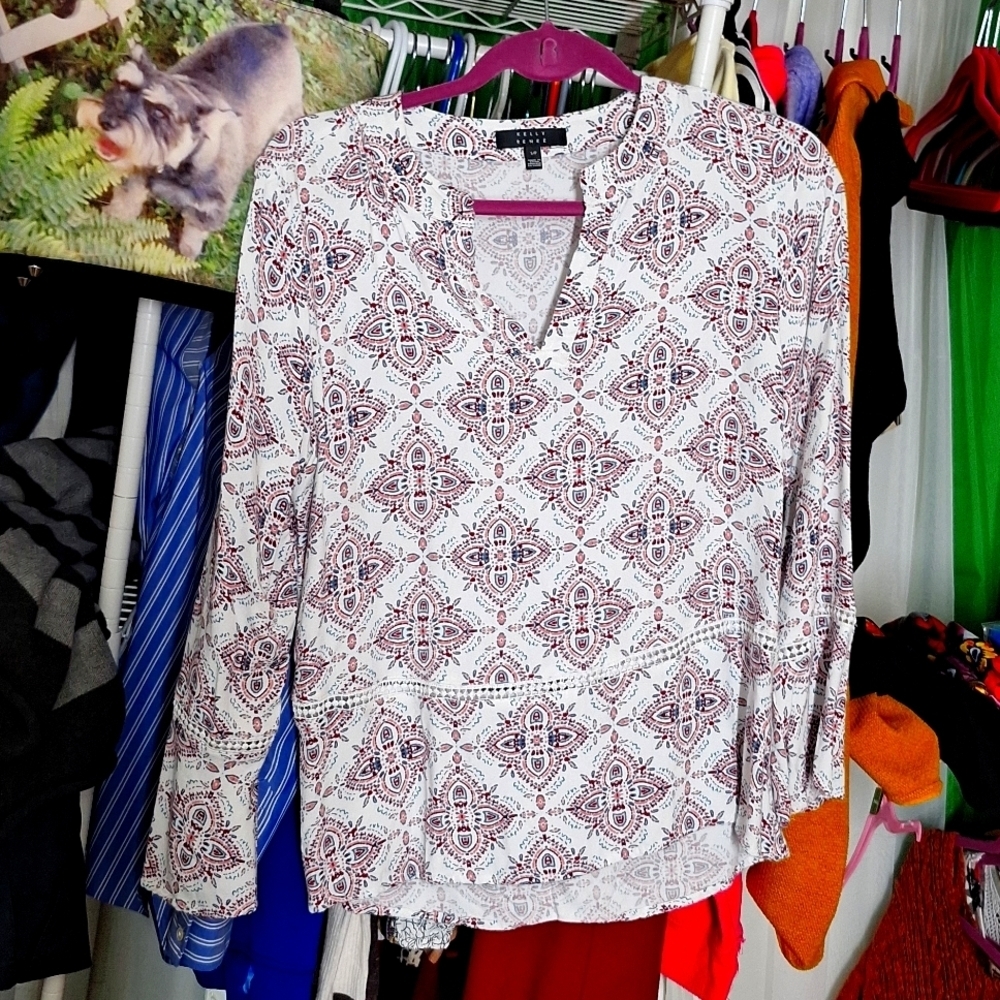 KELLY RENEE SIZE SMALL LONG SLEEVE V-NECK TOP